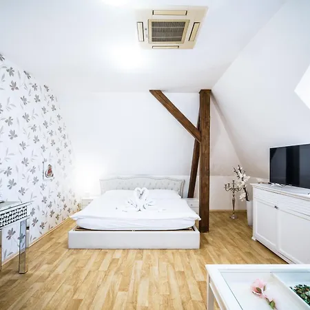 Tillerova 4*