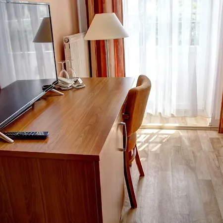 Tillerova 4*