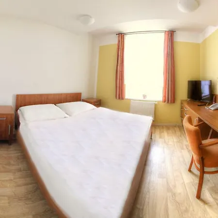 Tillerova 4* Lázně Bohdaneč